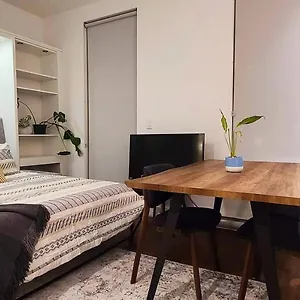  Holiday home Ironworks Studio By Iris Properties! Canada